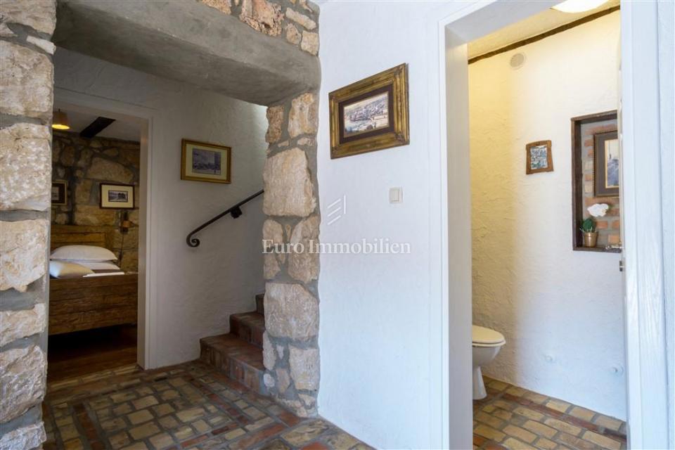 Drivenik - casa in pietra con piscina