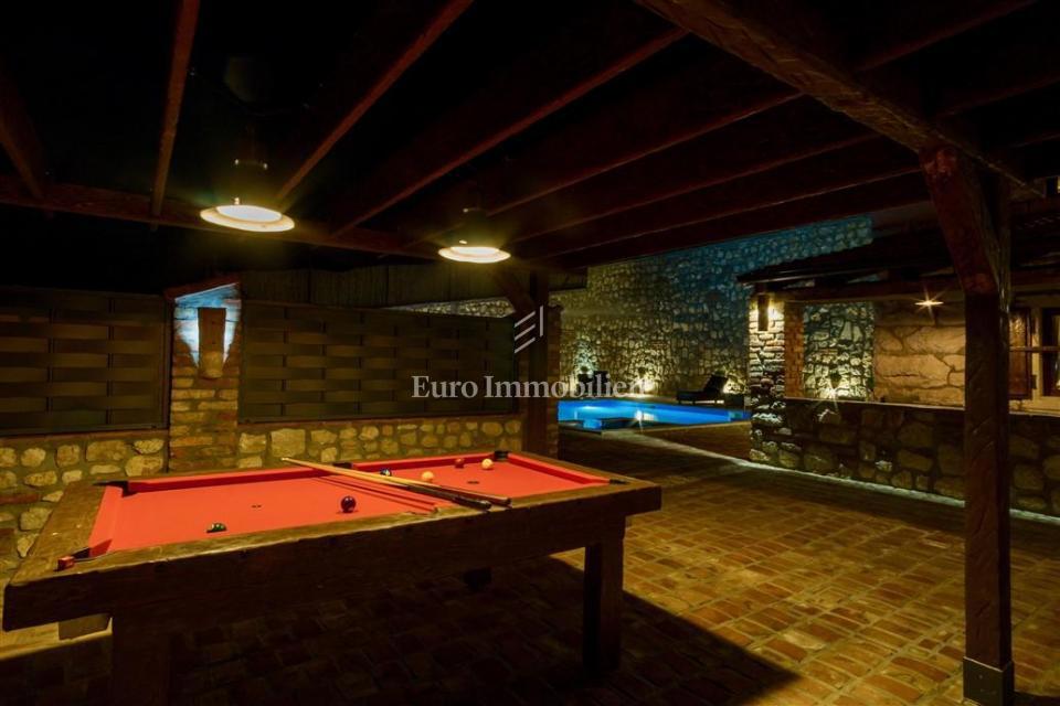 Drivenik - casa in pietra con piscina