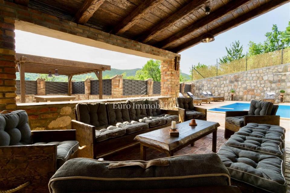 Drivenik - casa in pietra con piscina