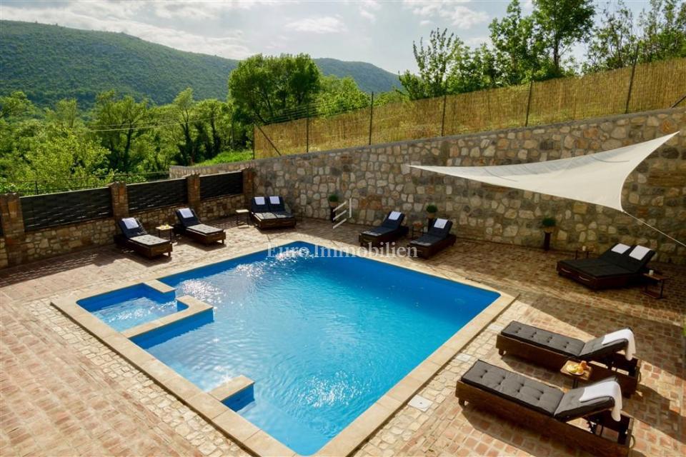 Drivenik - casa in pietra con piscina