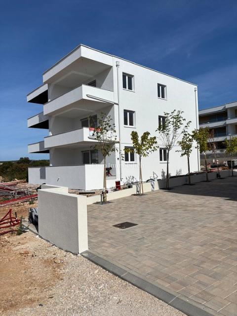 Novalja - appartamento con grande terrazza, vista mare