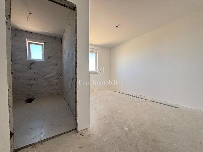 Novalja - appartamento con grande terrazza, vista mare