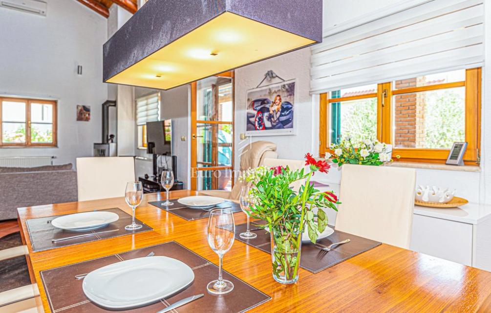 Villa con giardino e piscina