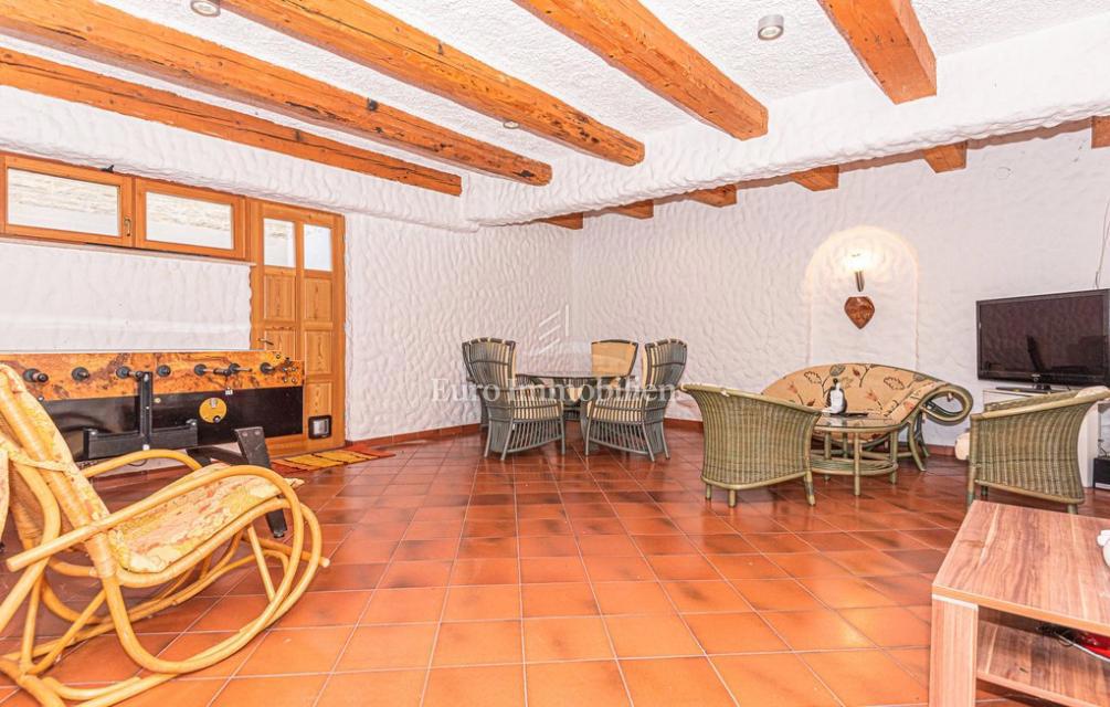 Villa con giardino e piscina