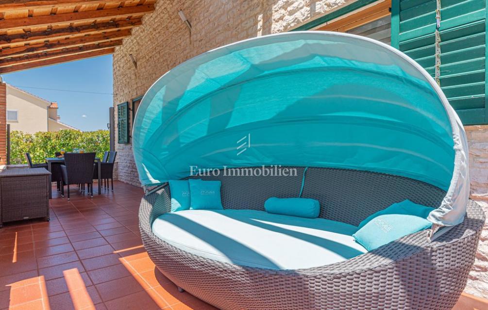 Villa con giardino e piscina