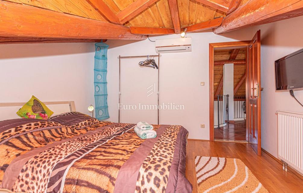 Villa con giardino e piscina