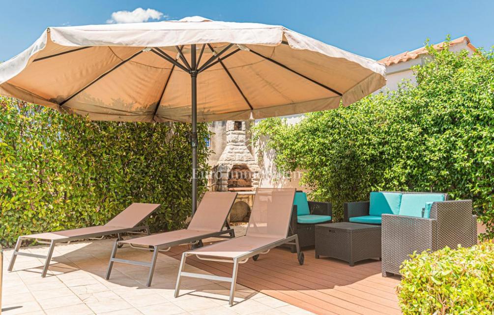 Villa con giardino e piscina