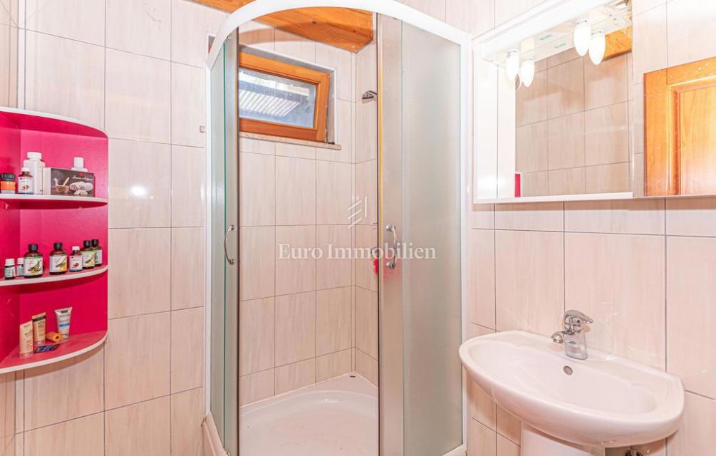 Villa con giardino e piscina