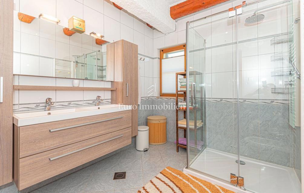 Villa con giardino e piscina