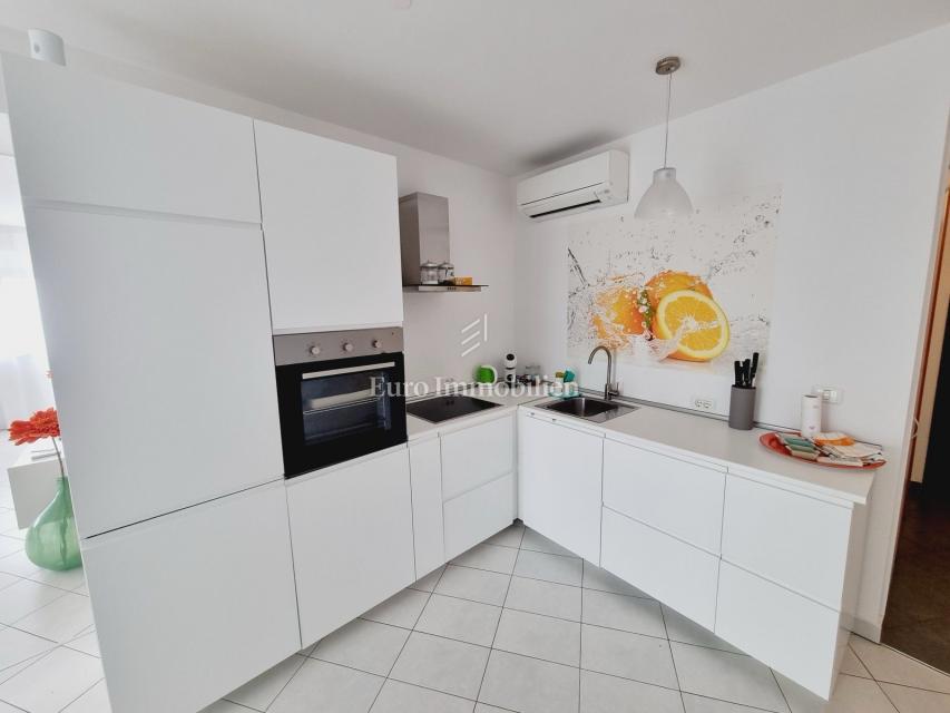 Cittanova, Istria - appartamento a 50 metri dal mare