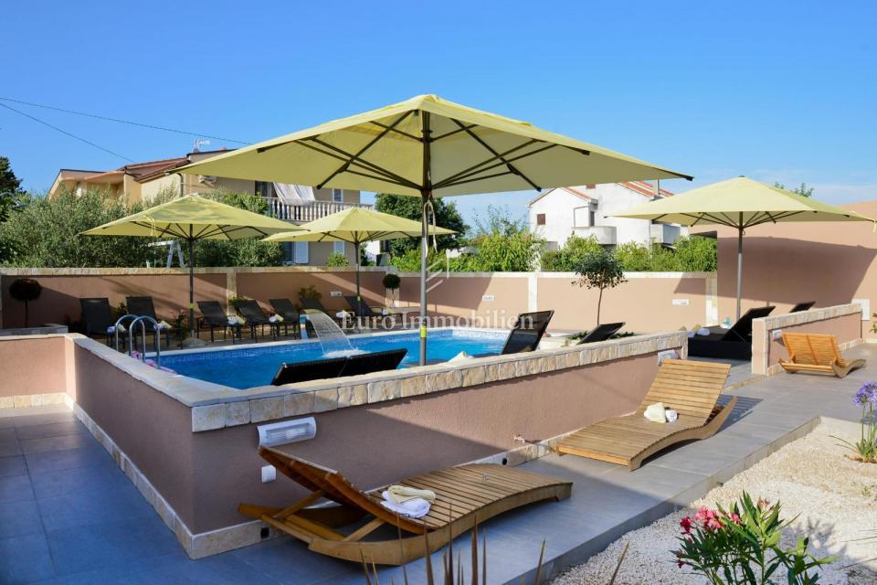 Privlaka - appartamento con piscina e ampio giardino