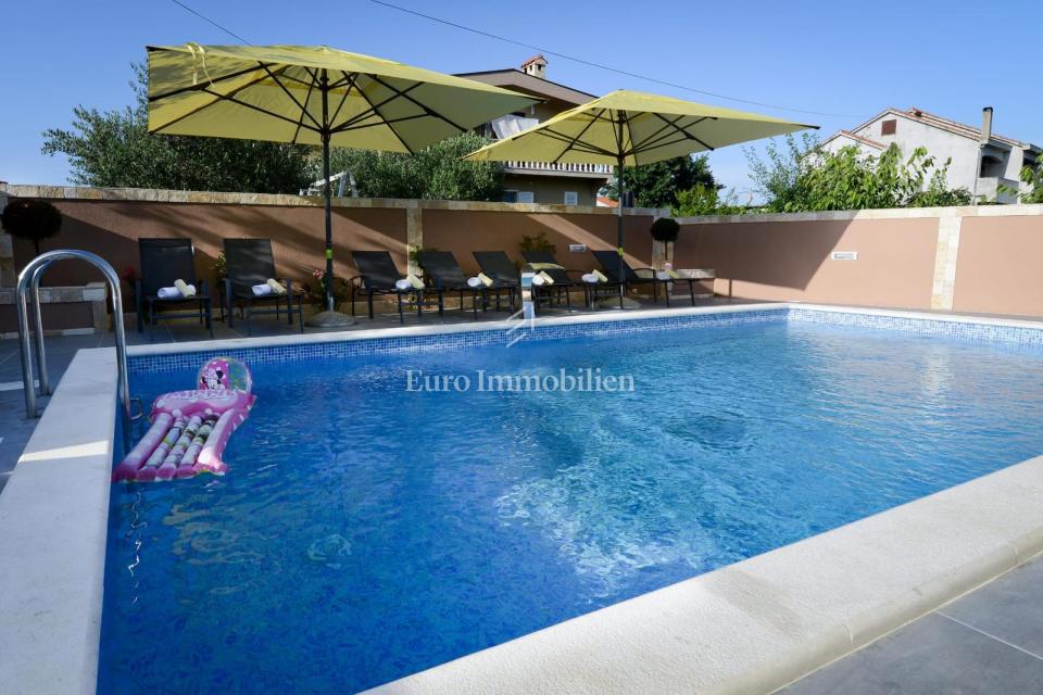 Privlaka - appartamento con piscina e ampio giardino