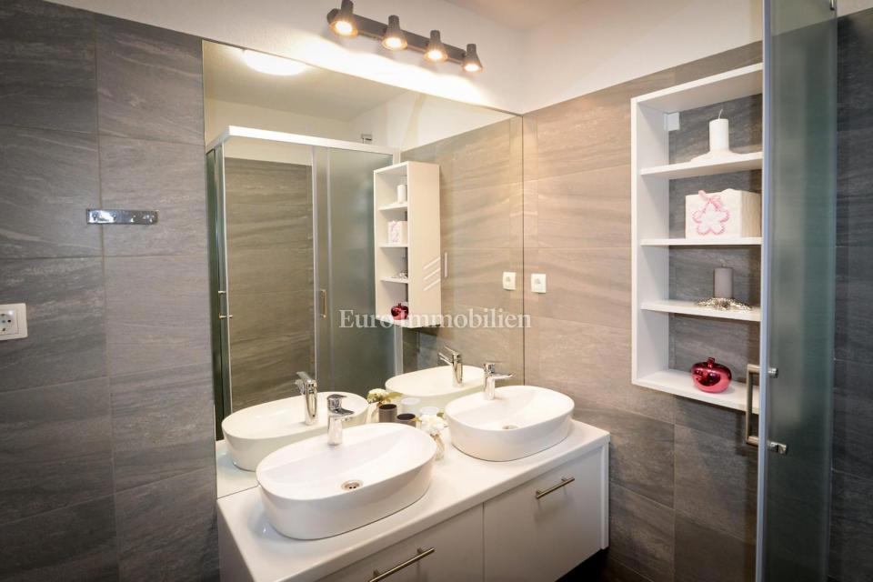 Privlaka - appartamento con piscina e ampio giardino