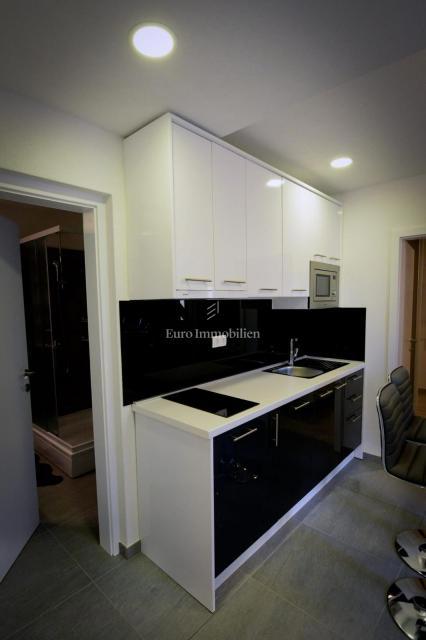 Privlaka - appartamento con piscina e ampio giardino