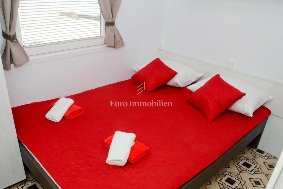 Privlaka - appartamento con piscina e ampio giardino