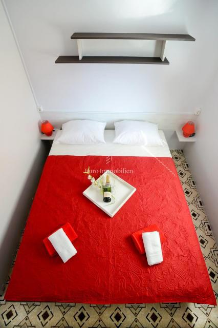 Privlaka - appartamento con piscina e ampio giardino