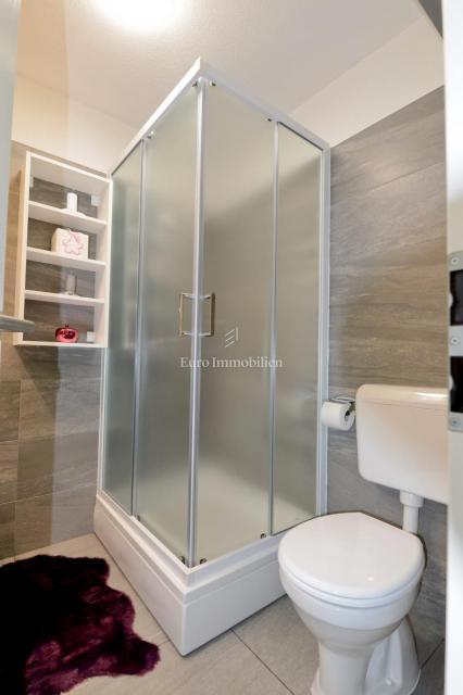 Privlaka - appartamento con piscina e ampio giardino