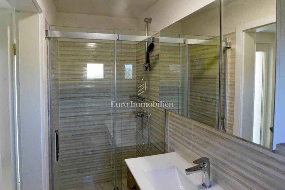 Privlaka - appartamento con piscina e ampio giardino