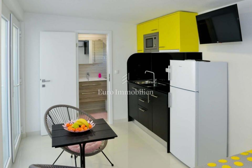 Privlaka - appartamento con piscina e ampio giardino