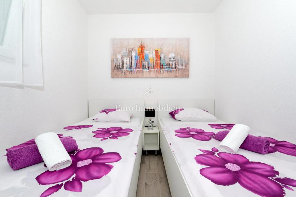 Privlaka - appartamento con piscina e ampio giardino