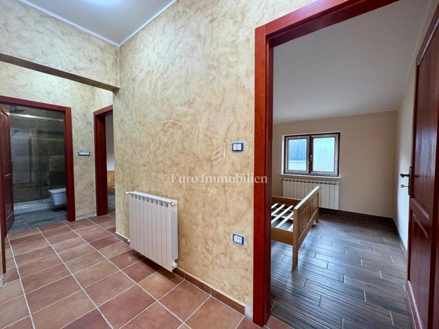 Pisino - casa sopra il lago