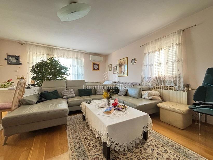 Novalja - casa con 6 appartamenti