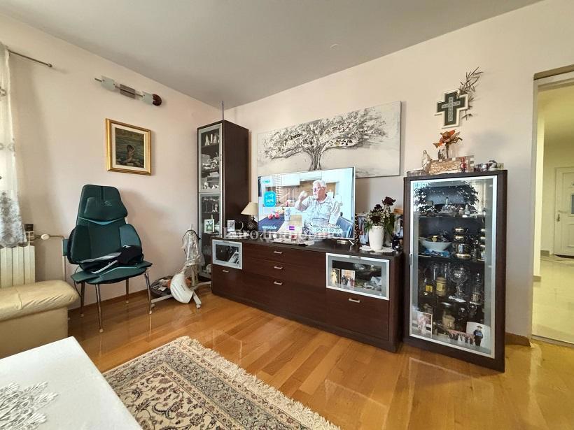 Novalja - casa con 6 appartamenti
