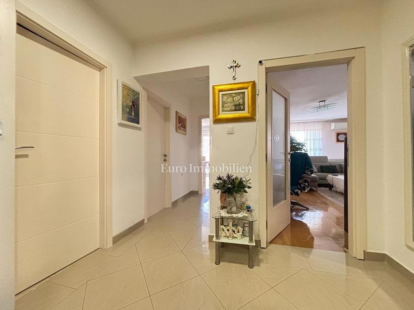 Novalja - casa con 6 appartamenti