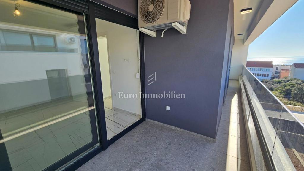 Novalja - nuovo edificio in ottima posizione