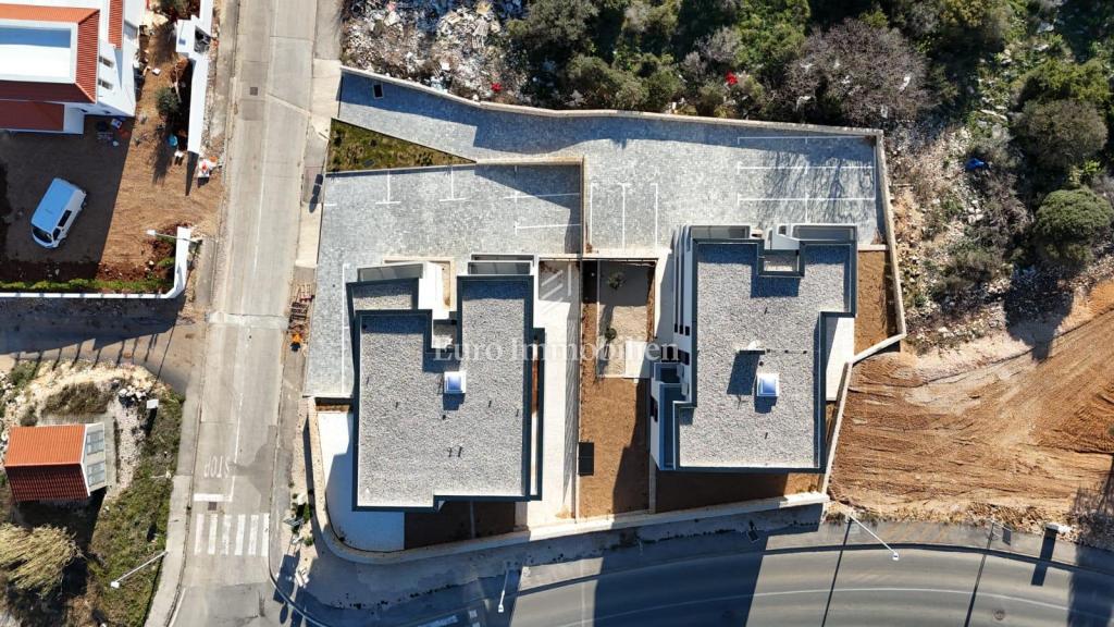 Novalja - nuovo edificio in ottima posizione