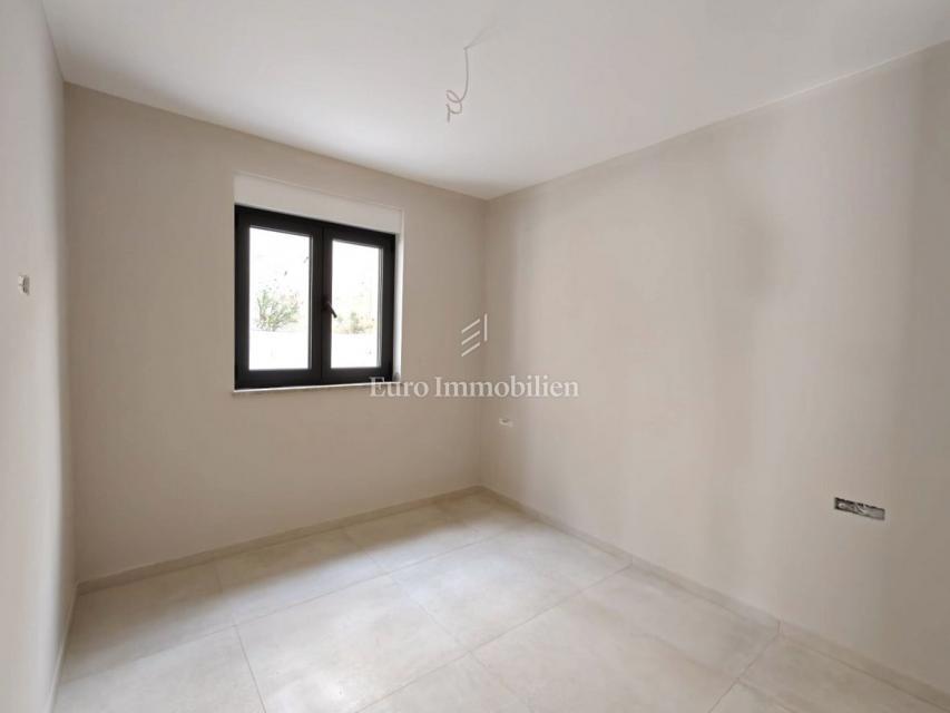 Rogoznica-appartamento in ottima posizione vicino al mare