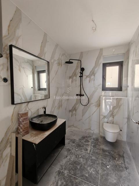 Rogoznica-appartamento in ottima posizione vicino al mare