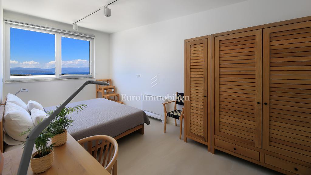 Villa con piscina e vista mare