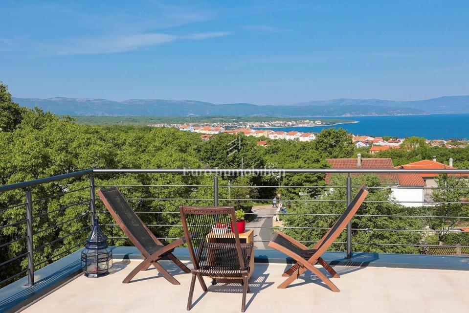 Villa con piscina e vista mare