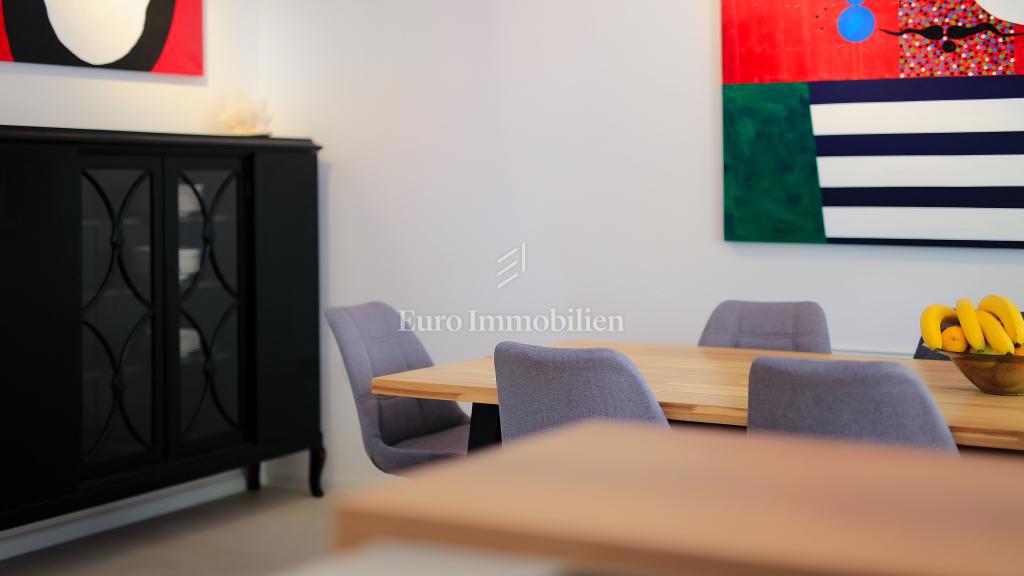 Villa con piscina e vista mare