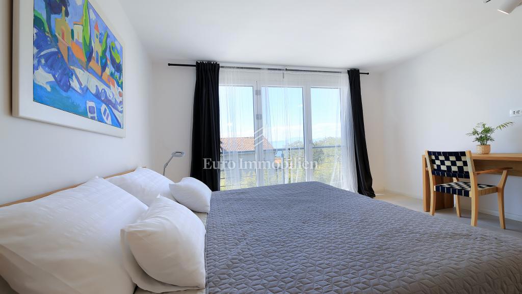 Villa con piscina e vista mare