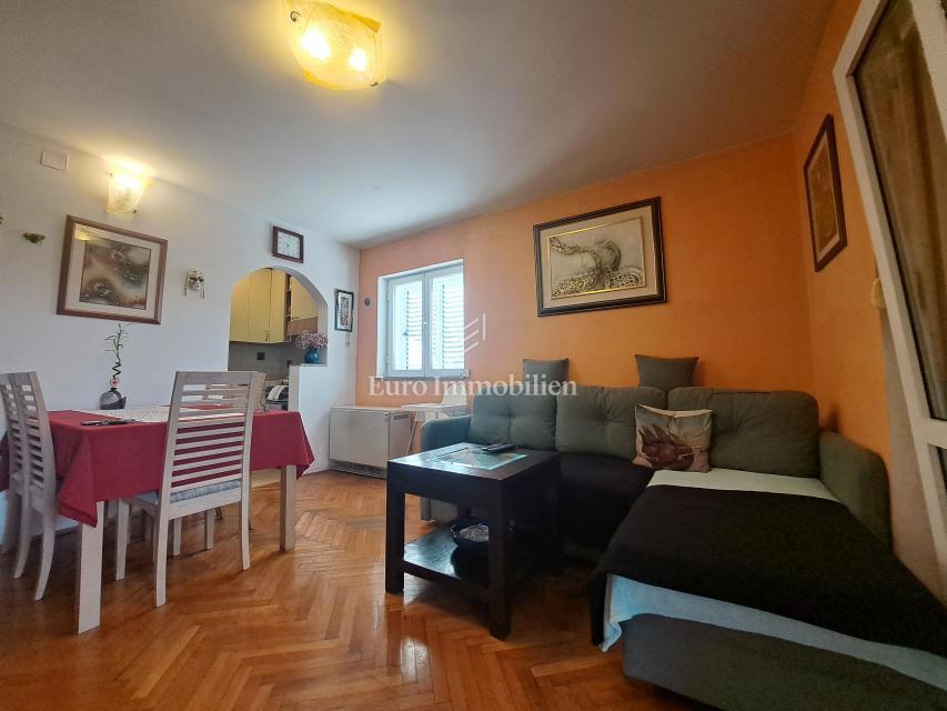 Appartamento con giardino nella città di Krk