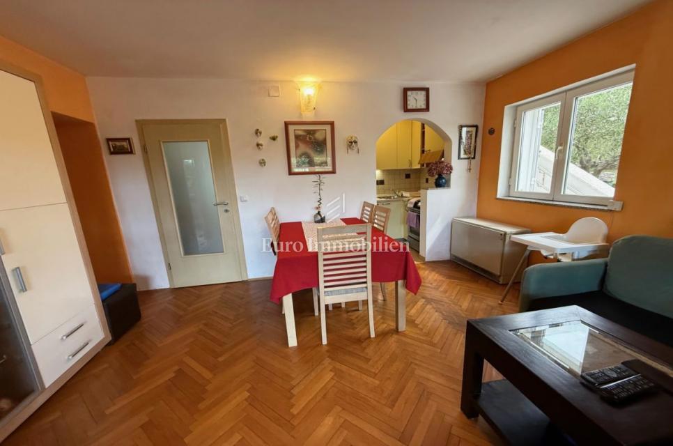 Appartamento con giardino nella città di Krk