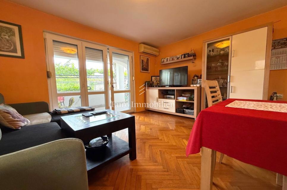 Appartamento con giardino nella città di Krk