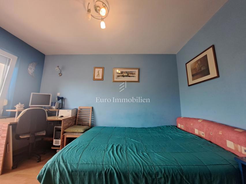 Appartamento con giardino nella città di Krk