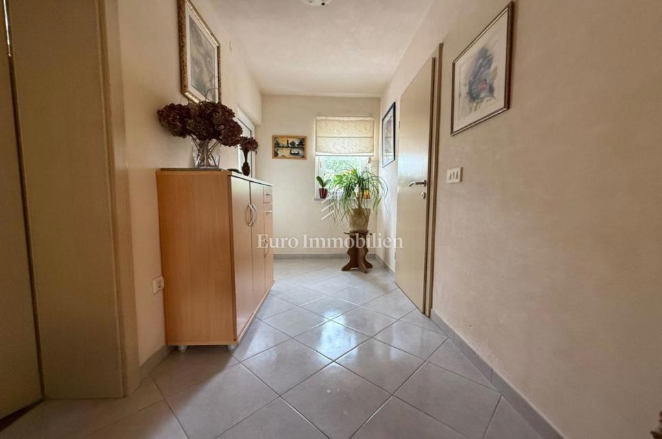 Appartamento con giardino nella città di Krk