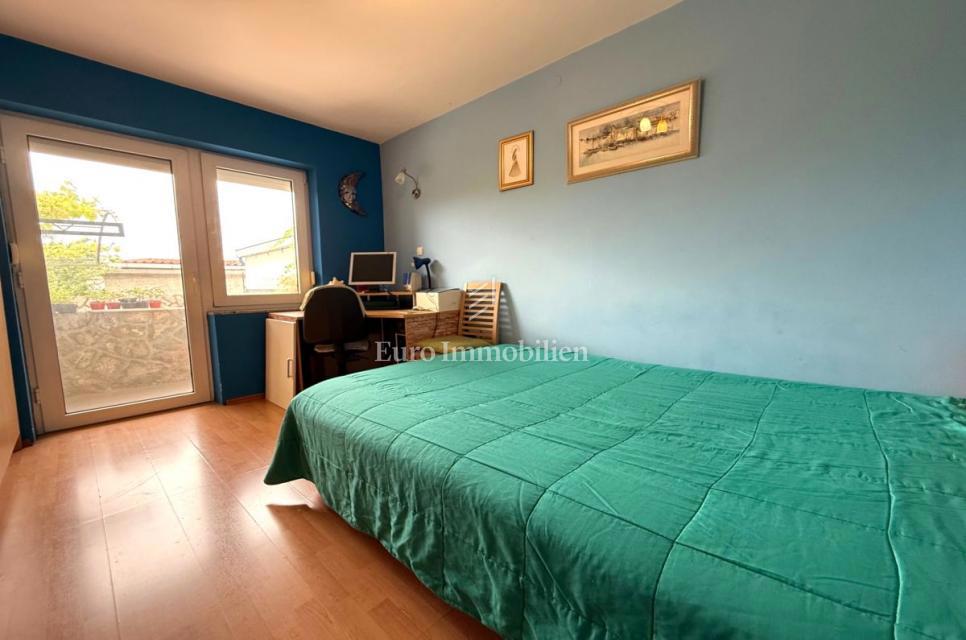 Appartamento con giardino nella città di Krk