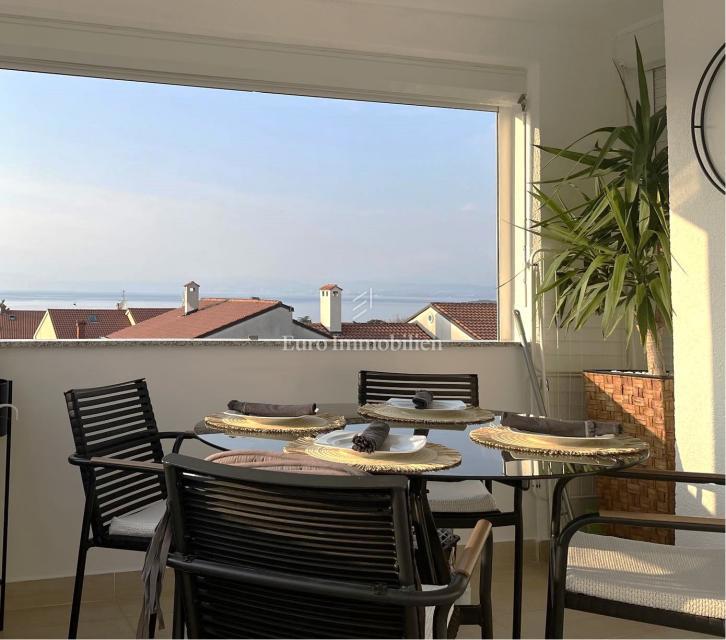 Appartamento recentemente ristrutturato con vista mare aperta