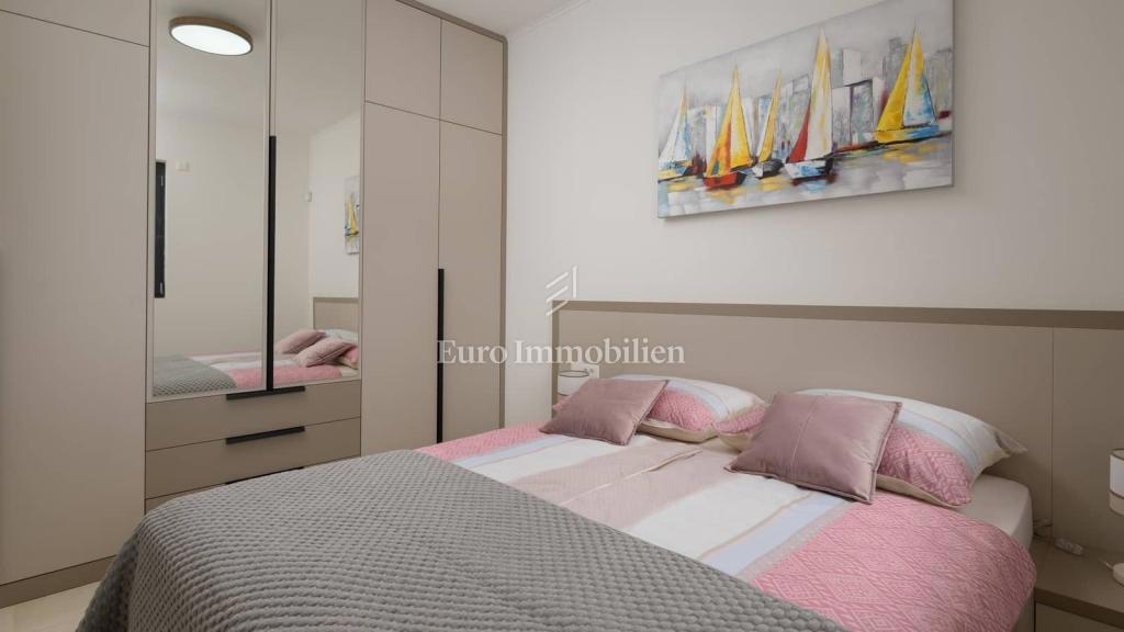 Villa moderna con piscina immersa nel verde!