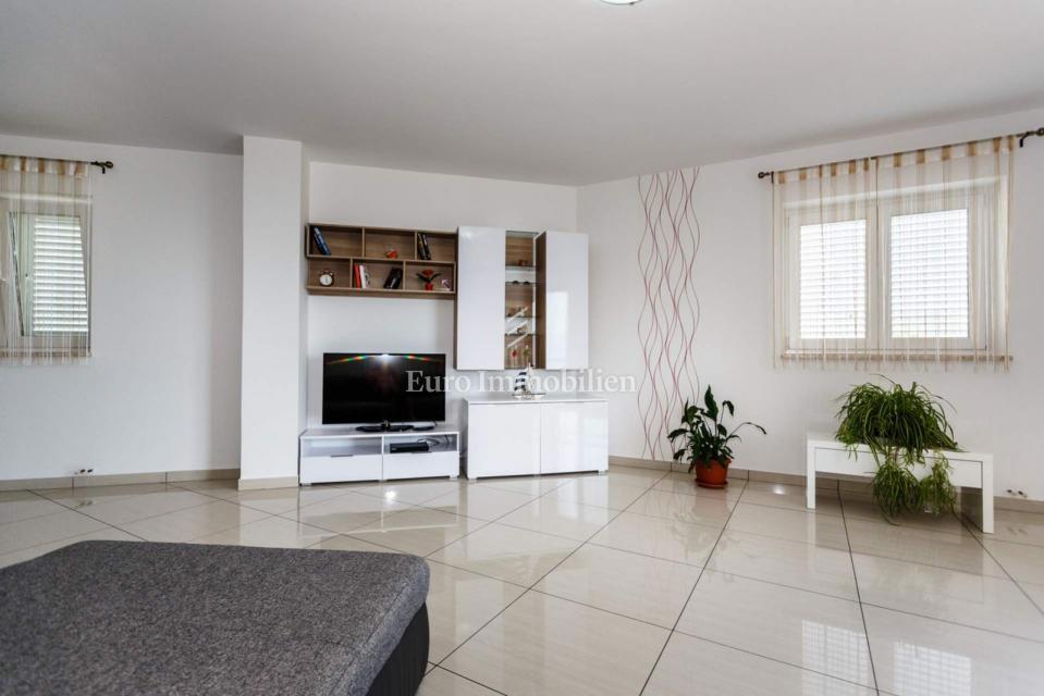 Appartamento con vista mare aperta a Vrbnik