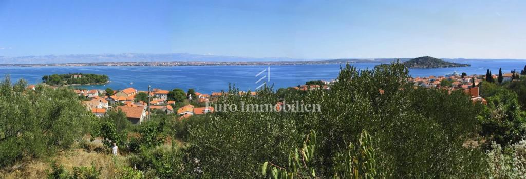 Ugljan - terreno con progetto concettuale per una villa