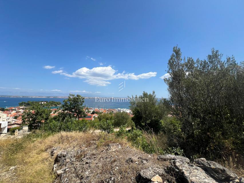 Ugljan - terreno con progetto concettuale per una villa