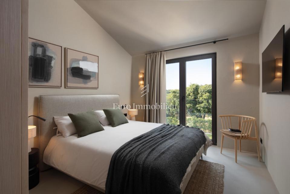 Istria, Parenzo – Villa moderna con piscina in vendita