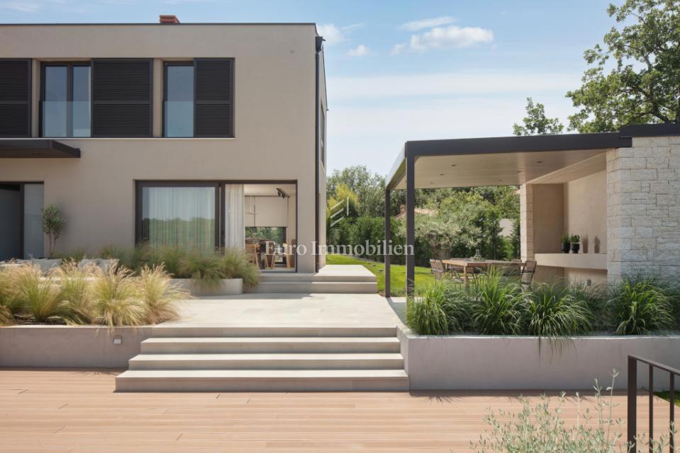 Istria, Parenzo – Villa moderna con piscina in vendita