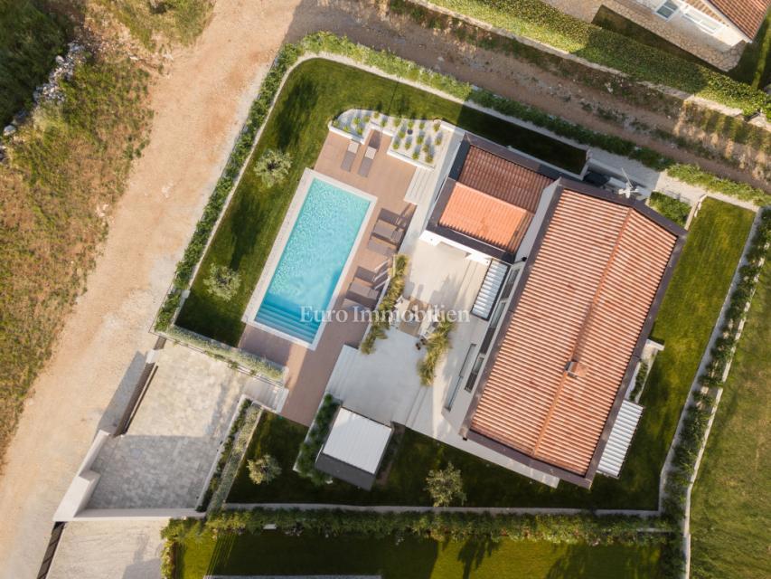 Istria, Parenzo – Villa moderna con piscina in vendita
